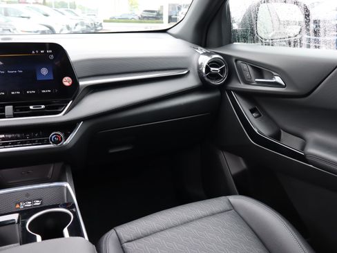 Used 2025 Chevrolet Equinox LT w/ Convenience Package II FWD image 13