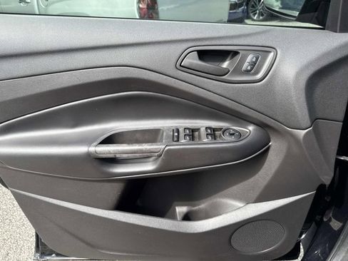 Used 2019 Ford Escape S image 7