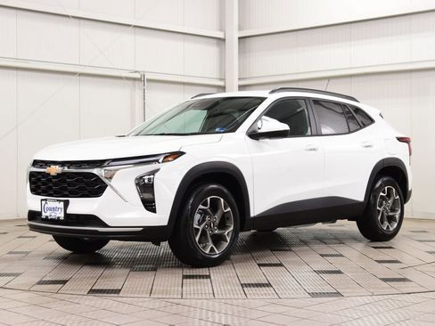 New 2026 Chevrolet Trax LT w/ Driver Confidence Package FWD image 3