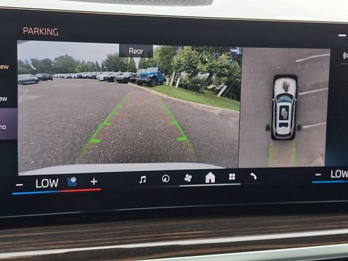 Used 2025 BMW X7 xDrive40i w/ Premium Package AWD/4WD image 29