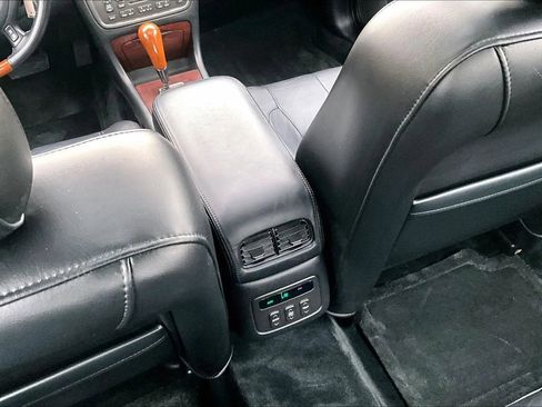 Used 2002 Cadillac De Ville DTS w/ Premium Equipment Pkg image 29