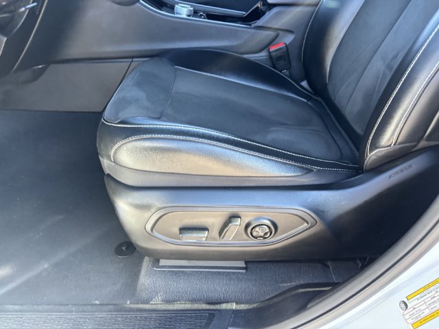 Used 2023 Jeep Grand Cherokee L Laredo AWD/4WD image 21