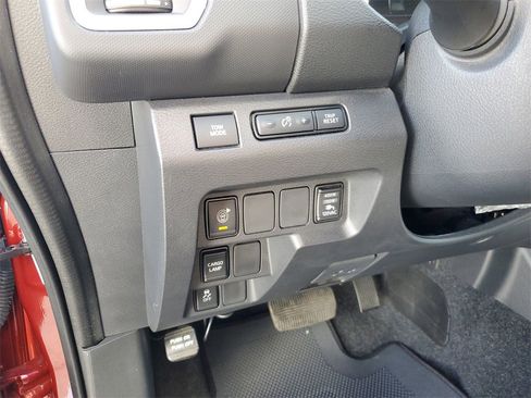 Used 2023 Nissan Frontier SV w/ SV Convenience Package image 21