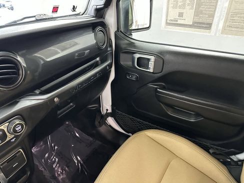 Used 2020 Jeep Wrangler Sport image 24