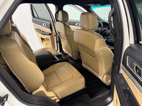 Used 2016 Ford Explorer XLT w/ Equipment Group 202A image 12