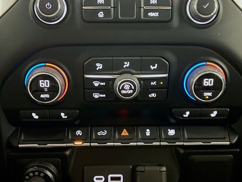 Used 2022 Chevrolet Silverado 1500 LT AWD/4WD image 11