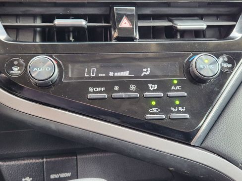 Used 2021 Toyota Camry LE w/ Cold Weather Package FWD image 18