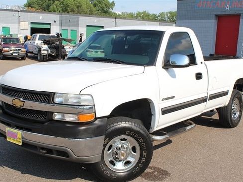 Used 2001 Chevrolet Silverado 2500 LS w/ Off-Road Skid Plate Pkg AWD/4WD image 2