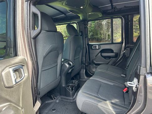 Used 2025 Jeep Wrangler Unlimited Sport AWD/4WD image 40