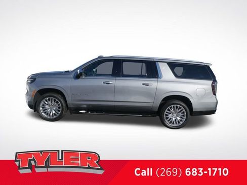 New 2026 Chevrolet Suburban Premier w/ Sun And Tow Package AWD/4WD image 4