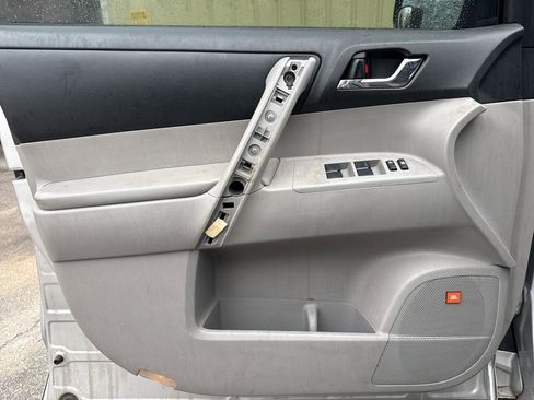 Used 2010 Toyota Highlander Limited FWD image 24