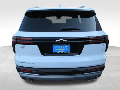 New 2026 Chevrolet Traverse LT w/ Sun and Wheel Package FWD image 5