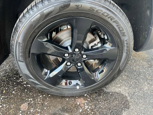 Used 2025 Jeep Grand Cherokee L Limited w/ Black Appearance Package image 17