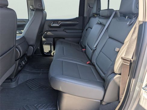 Used 2024 Chevrolet Silverado 1500 LT image 32