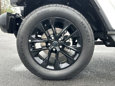Certified 2025 Jeep Wrangler Unlimited Sahara AWD/4WD image 16