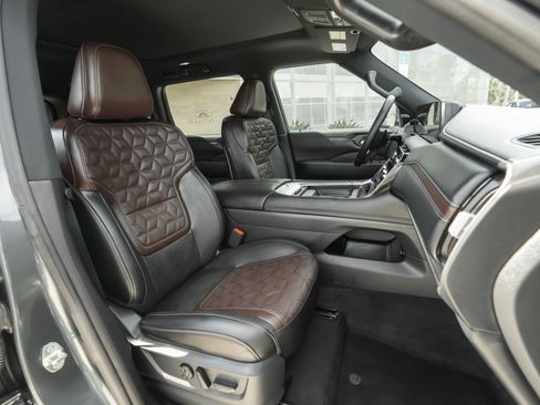 Used 2025 Nissan Armada Platinum image 40