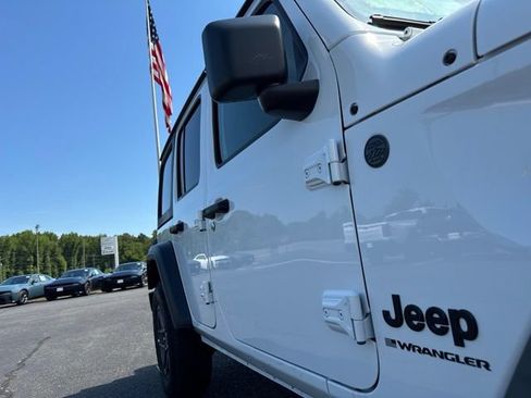 Used 2025 Jeep Wrangler Sport S AWD/4WD image 33