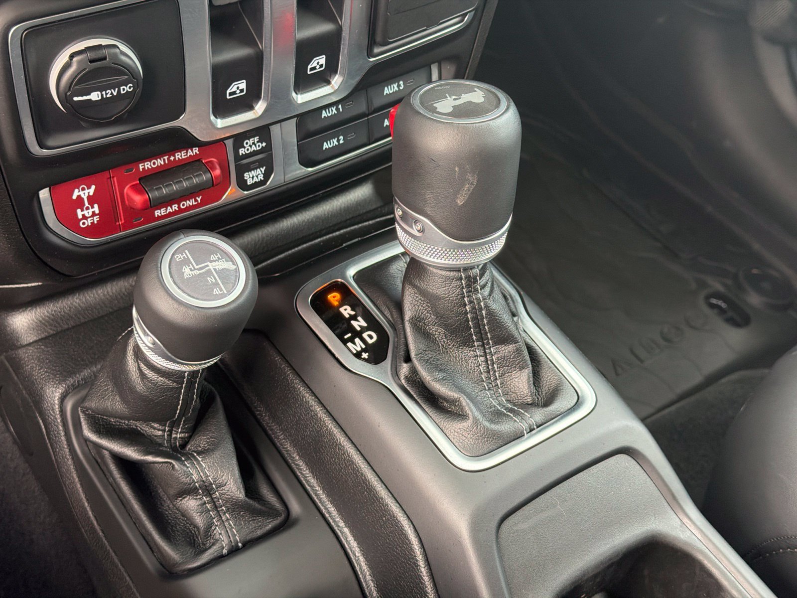 Used 2025 Jeep Wrangler Rubicon AWD/4WD image 24