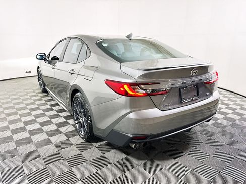 Used 2025 Toyota Camry SE w/ Convenience Package FWD image 5