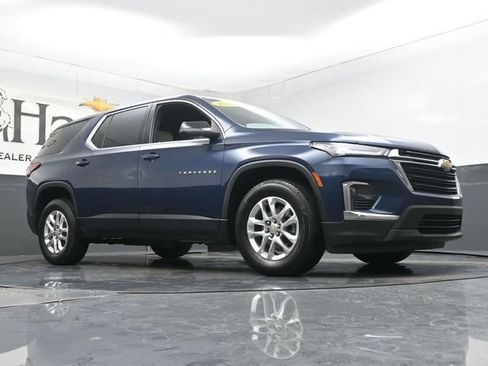 Used 2022 Chevrolet Traverse LS FWD image 2