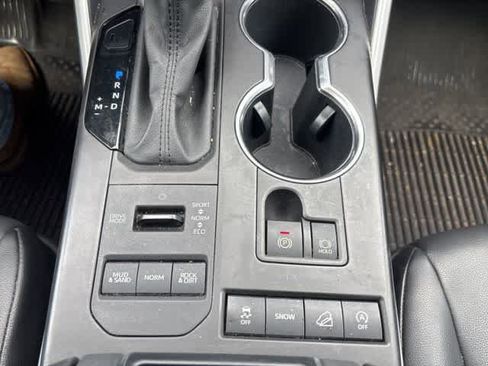 Used 2020 Toyota Highlander XLE image 17