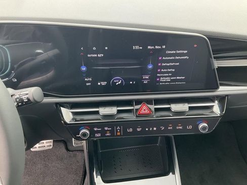 Certified 2025 Kia Niro EX Touring image 18