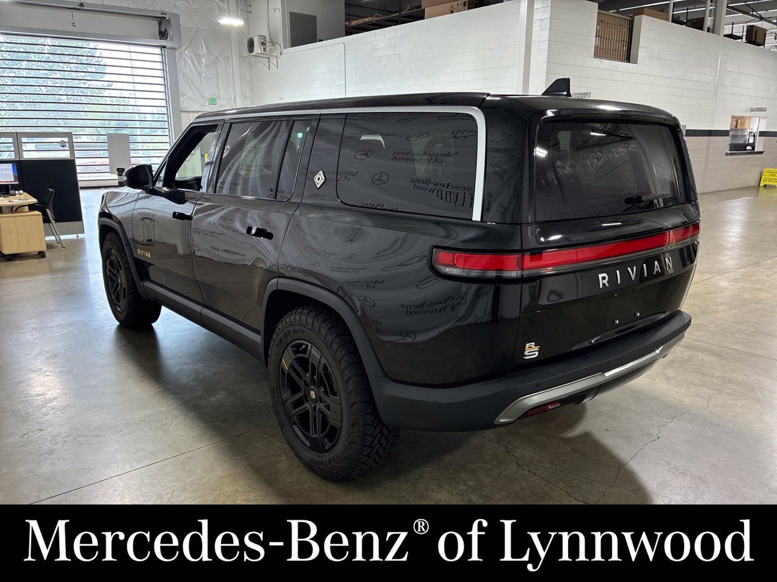 Used 2023 Rivian R1S Adventure Quad AWD/4WD image 3