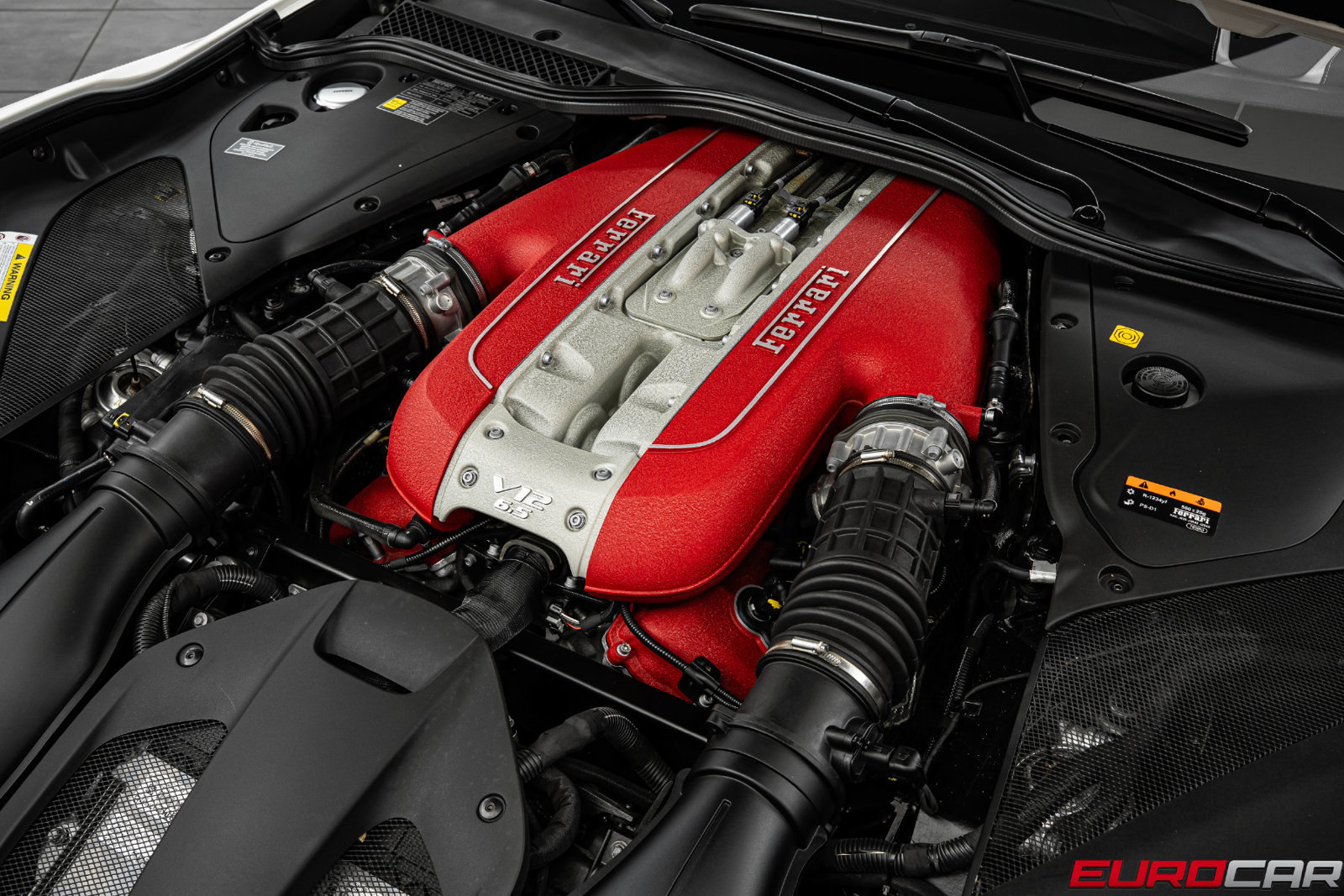 Used 2020 Ferrari 812 Superfast RWD image 10