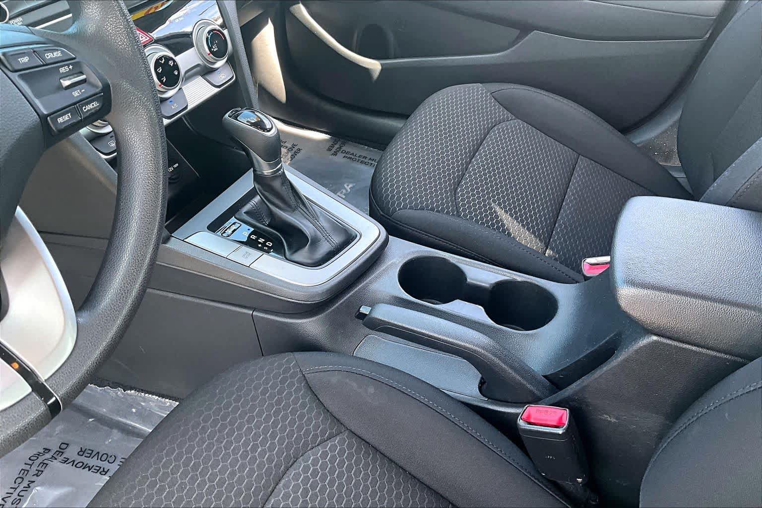 Used 2019 Hyundai Elantra SE w/ Cargo Package FWD image 16