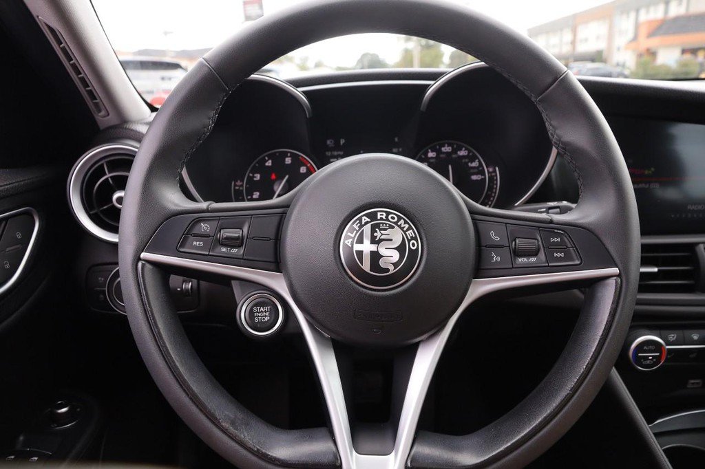 Used 2019 Alfa Romeo Giulia AWD image 11