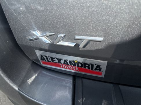 Used 2022 Ford Explorer XLT w/ Equipment Group 202A AWD/4WD image 21