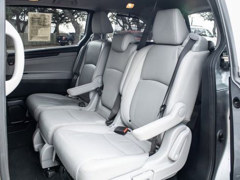 Used 2018 Honda Odyssey Touring image 17