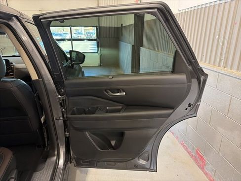 Certified 2025 Nissan Pathfinder Platinum image 14