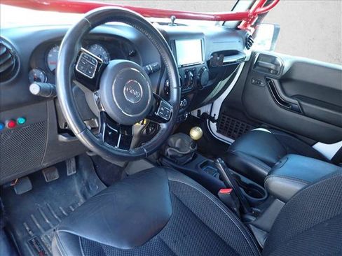Used 2017 Jeep Wrangler Unlimited Sahara AWD/4WD image 9
