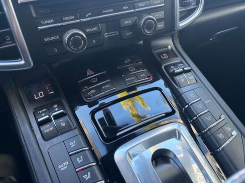 Used 2015 Porsche Cayenne Diesel image 18