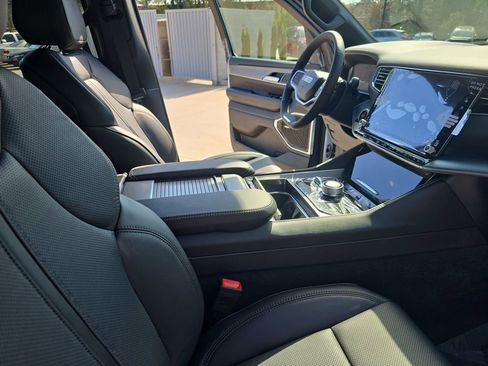New 2026 Jeep Grand Wagoneer Limited AWD/4WD image 10