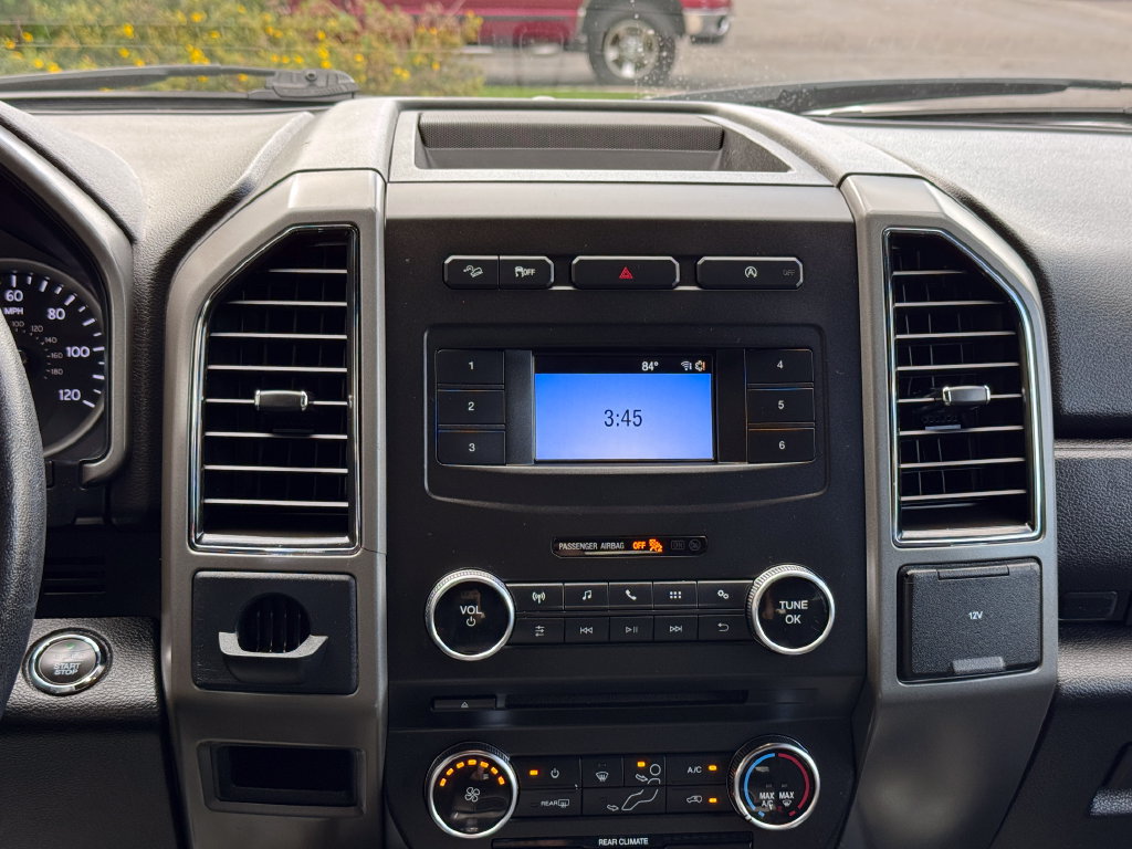 Used 2018 Ford Expedition XLT AWD/4WD image 28