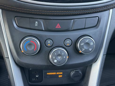 Certified 2022 Chevrolet Trax LT w/ Sport Edition FWD image 29