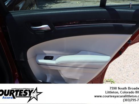 Used 2020 Chrysler 300 Limited RWD image 30