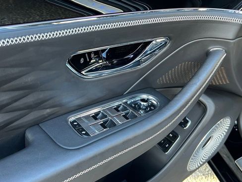 Used 2021 Bentley Flying Spur V8 image 24