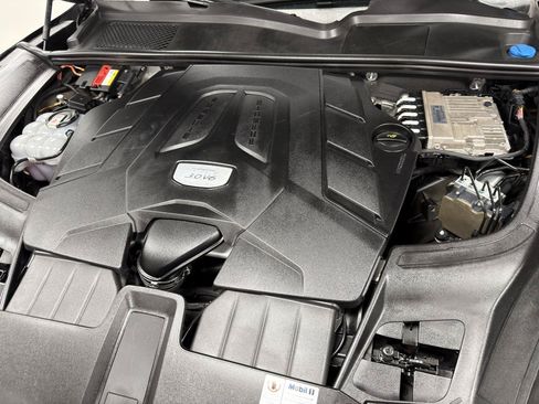 Used 2021 Porsche Cayenne AWD/4WD image 34