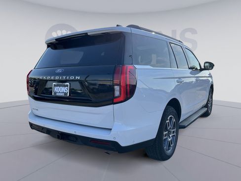 Used 2025 Ford Expedition Active AWD/4WD image 16