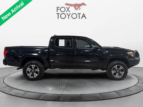 Used 2018 Toyota Tacoma TRD Sport image 8