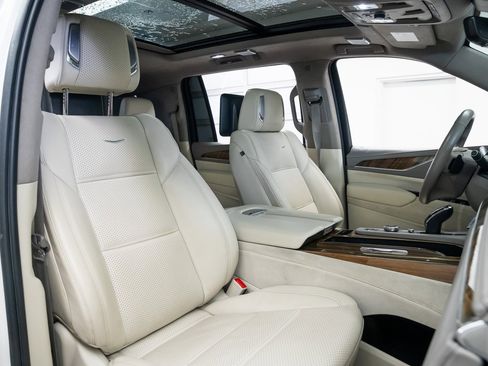 Used 2021 Cadillac Escalade ESV Sport Platinum w/ LPO, ONYX Package image 26