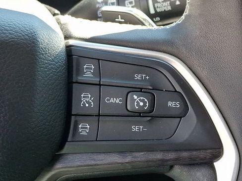 Used 2023 Jeep Grand Cherokee L Limited w/ Luxury Tech Group II AWD/4WD image 22