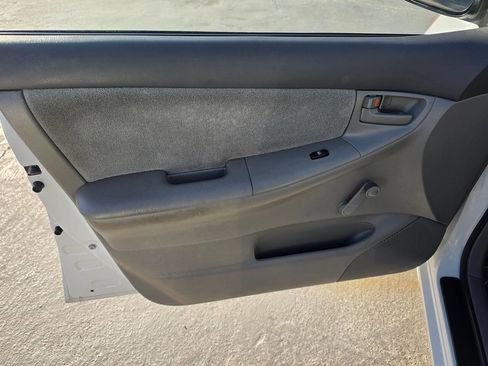 Used 2004 Toyota Corolla CE image 19