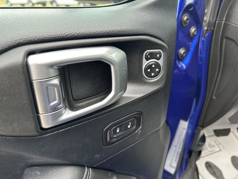 Used 2018 Jeep Wrangler Unlimited Sahara w/ Cold Weather Group image 25