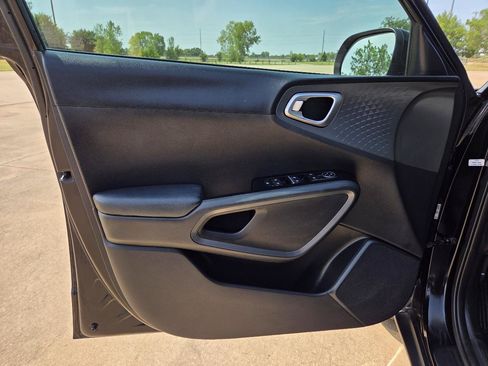 Used 2020 Kia Soul S FWD image 12