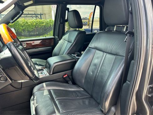 Used 2016 Lincoln Navigator Select image 10