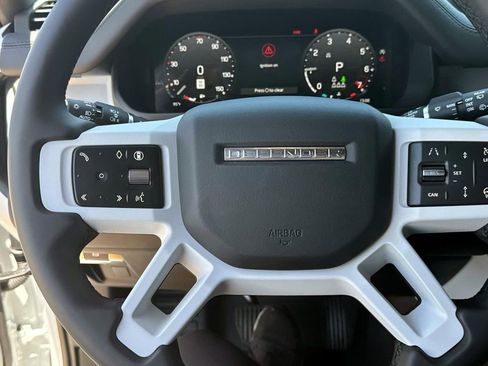 Used 2025 Land Rover Defender 130 X-Dynamic SE AWD/4WD image 27